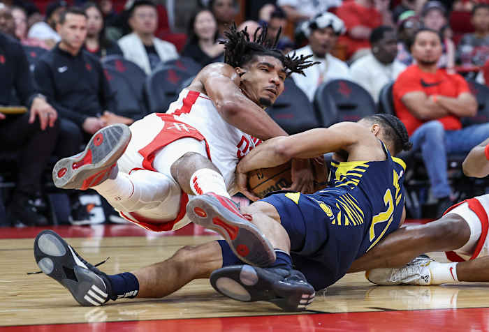 Rockets forward Jermaine Samuels Jr. (00) battles for the ball with Indiana Pacers guard Isaiah Wong (21) during the fourth quarter at Toyota Center.
